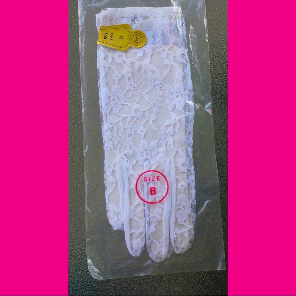 Vintage MOD 60s 70s Ladies Glamorous White Sheer Chantilly Lace Nylon Gloves NIP - Picture 5 of 6